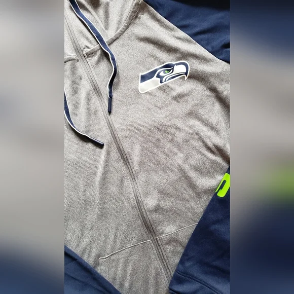 Seahawks zip down lightweight fitted hooded jacket for women - Picture 2 of 3